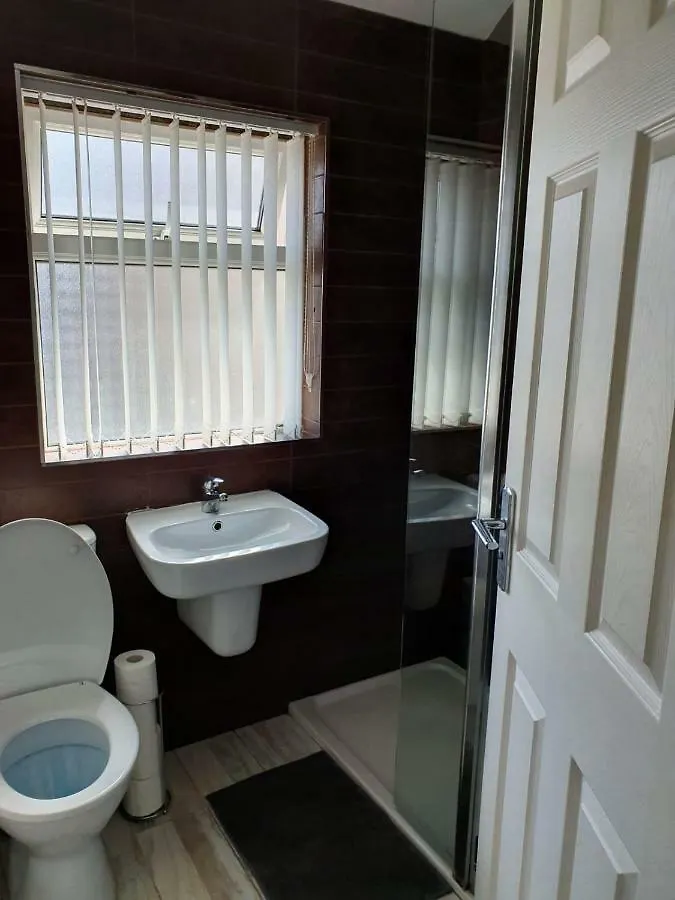 Broadway Belfast Villa 0*,  United Kingdom